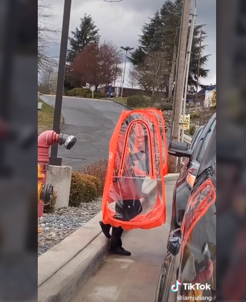 'New Normal' adalah kegiatan yang berubah di tengah masyarakat akibat peristiwa pandemi COVID-19. Ini dia penampakannya di Amerika Serikat.