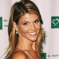 Sedangkan Mossimo juga diputuskan bersalah dan akan dipenjara lebih lama yakni lima bulan. Masa tahanan tersebut tentu terbilang singkat karena sebelumnya mereka diprediksi terancam penjara maksimal 20 tahun. Karenanya, banyak orang berpikir hukuman itu seperti becanda. Foto: Instagram @oliviajade