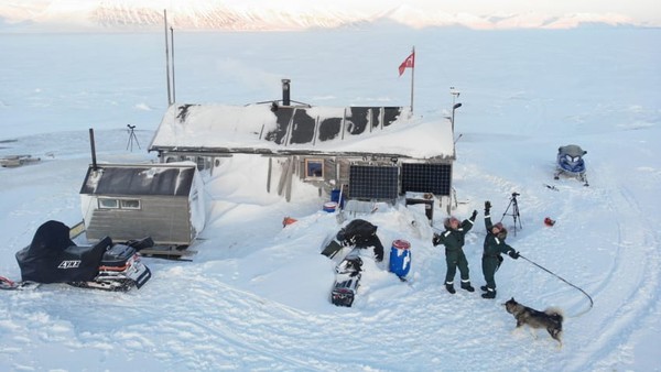 Selama berada di Basembu, keduanya telah mengumpulkan berbagai data. Ada data cuaca dan satwa liar, pemantauan awan, es laut, dan organisme untuk lembaga internasional seperti Institut Kutub Norwegia dan NASA Selama berada di Basembu, keduanya telah mengumpulkan berbagai data. Ada data cuaca dan satwa liar, pemantauan awan, es laut, dan organisme untuk lembaga internasional seperti Institut Kutub Norwegia dan NASA