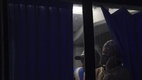 Para calon pemudik yang masih nekat akhirnya dikembalikan ke Jakarta, lewat terminal Pulo Gebang.