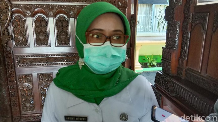 Juru Bicara Gugus Tugas Percepatan Penanganan COVID-19 Kabupaten Kudus dr. Andini Aridewi