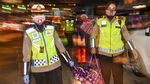 Ratusan Calon Pemudik Terjaring Penyekatan di Tol Cikarang Barat