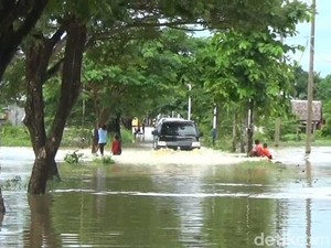 Sungai Mapili Meluap, Puluhan Rumah Warga di Polman Terendam Banjir