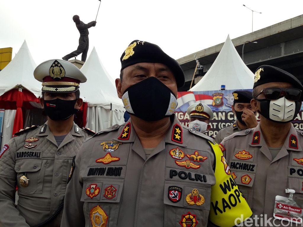 Kakor Sabhara Baharkam Polri, Irjen Wahyudi, dan Kabag Ops Ditlantas Polda Metro Jaya AKBP Karosekali (M Ilman/detikcom)