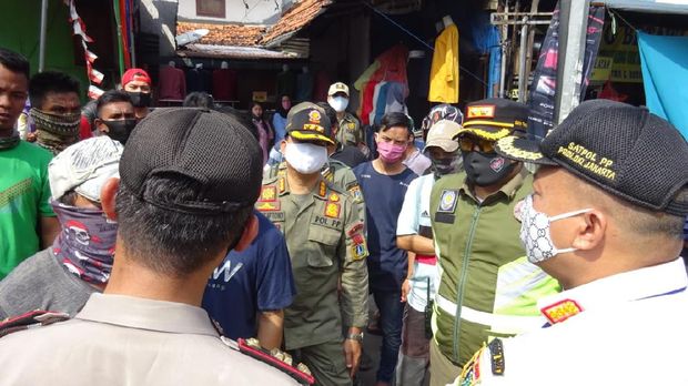 Satpol PP DKI Urai keramaian tanah abang