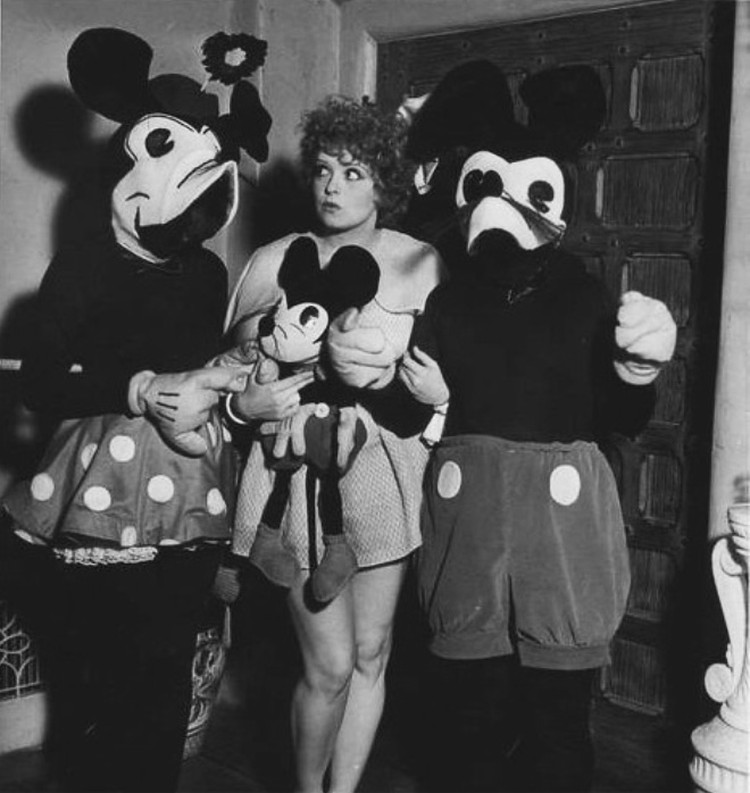 potret mickey mouse seram potret mickey mouse seram