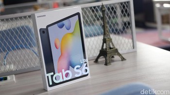 Galaxy S6 Lite meluncur akhir April lalu di Indonesia. Foto: Adi Fida Rahman/detikINET