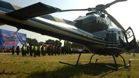Sejumlah anggota TNI/Polri dan ormas mengikuti Apel Penyemprotan Disinfektan Berskala Besar (PDBB) di Lapangan Tegal Selatan, Kota Tegal, Jawa Tengah, Jumat (22/5/2020). Apel PDBB yang diikuti Dinas Kesehatatan, ormas dan TNI/Polri yang selanjutnya melakukan PDBB di seluruh Kota Tegal dengan menggunakan satu helikopter, enam water cannon dan sembilan mobil pemadam kebakaran tersebut sebagai tanda menjelang berakhirnya penerapan PSBB di Kota Tegal.  