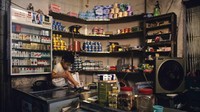 Terlepas dari kecerdikan warga Kowloon Walled City, pada tahun 1994, kota itu sepenuhnya diruntuhkan oleh pemerintah kota. Tempat komunitas yang kacau dan tak dapat diatur ini menjadi sebuah taman