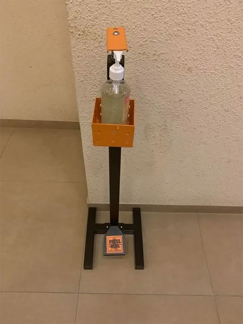 'New Normal' adalah kegiatan yang berubah di tengah masyarakat akibat peristiwa pandemi COVID-19. Ini dia penampakannya di Amerika Serikat.