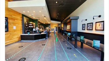 Starbucks tanpa tempat duduk, say goodbye to nongkrong. Foto: nmatares via Bored Panda