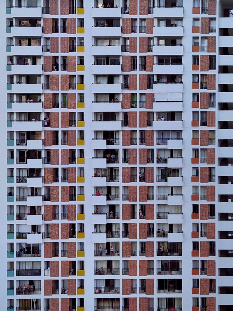 Kontes Foto Agora #StayHome menginspirasi fotografer agar tetap kreatif dari rumah dan mendokumentasikan situasi yang belum pernah terjadi sebelumnya.