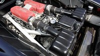 Persamaan lainnya adalah semua masih mempertahan mesin V8 3,5 liter sebagai sumber tenaga. Foto: autoevolution
