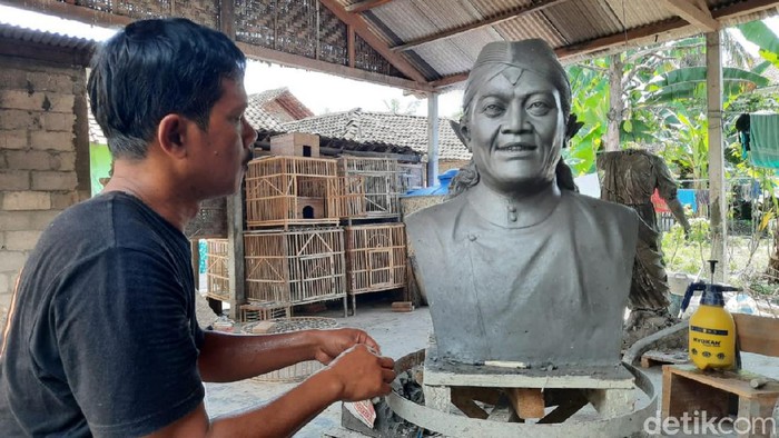 Fans Didi Kempot di Bantul bikin patung fiberglass idolanya