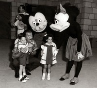potret mickey mouse seram