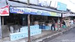 Penjual Oleh-oleh Bandung Bertahan di Tengah Pandemi Corona