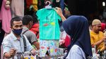 Edan! Pasar Jatinegara Ramai Banget