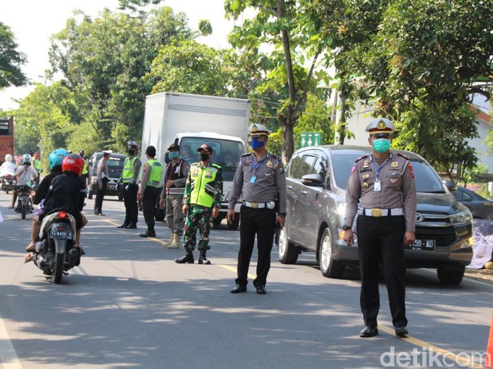 H-2 Lebaran, Polres Bojonegoro memperketat penjagaan di perbatasan Jatim-Jateng. Salah satunya di di pos check point Padangan.