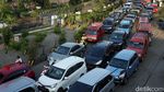 Potret Antrean Panjang Kendaraan di Kawasan Pasar Pondok Gede