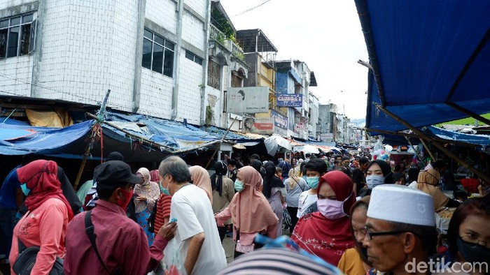 Warga Sesaki Pasar di Sukabumi