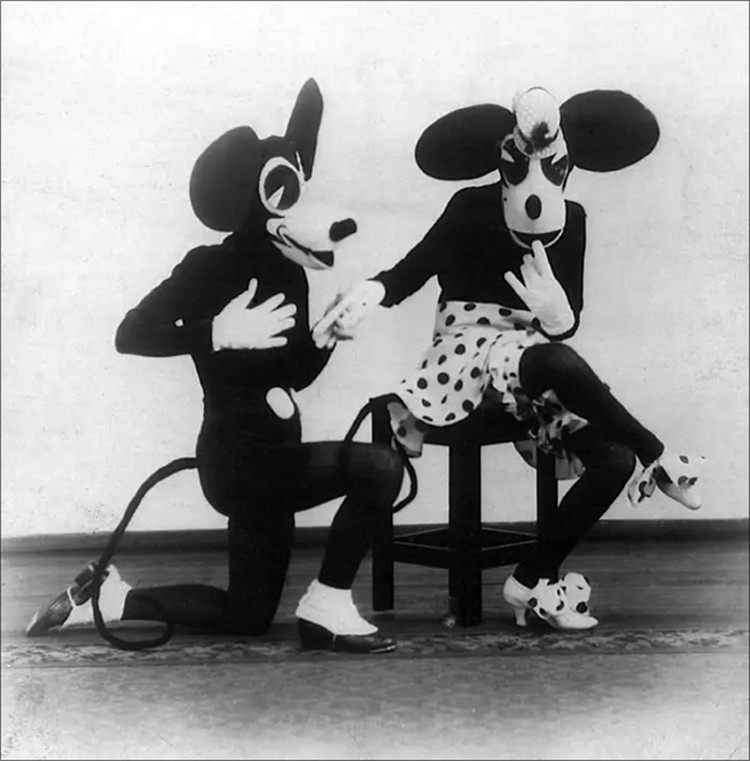 potret mickey mouse seram potret mickey mouse seram