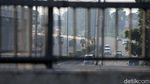 Penampakan Tol Japek yang Terpantau Lengang Jelang Lebaran