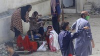 Banyak warga yang shock dan segera diselamatkan dari lingkungan sekitar tempat kejadian lokasi pesawat jatuh itu.
