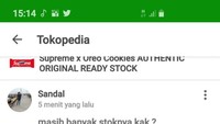 Tak jarang pembeli minta Oreo Supreme gratis. Penjual ini tidak rela sampai bilang, “Palau kau la gelud sini.” Ada-ada saja deh tingkahnya hihi. Foto: Twitter @raratigakali
