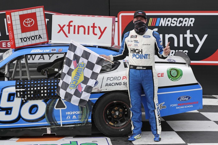 Chase Briscoe keluar sebagai juara ajang balap NASCAR Xfinity series. Di Darlington Raceway, South Carolina, Chase Briscoe berhasil mengasapi Kyle Busch di lap terakhir.