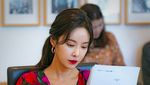 Pesona Hwang Jung Eum, Pemain Mystic Pop-up Bar Saat Kulineran