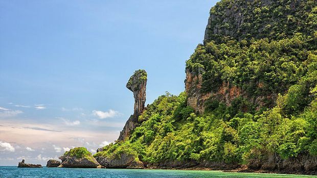 Pulau ini juga disebut Pulau Ayam
