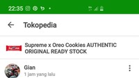 Supreme x Oreo Cookies AUTHENTIC ORIGINAL READY STOCK adalah nama produk penjual bernama alternatifcorona ini. Ia menjualnya Rp 1 juta. Ada saja calon pembeli iseng yang menanyakan stok barang sampai bertanya soal kapan penjual kena virus Corona. Foto: Twitter @raratigakali