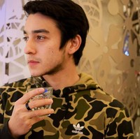 FMantan suaminya, Aliff Alli adalah pemain sinetron yang mengawali karier dengan membintangi film Heart 2 Heart pada 2010 dan beberapa sinetron. Adik dari pemain sinetron Miller Khan itu juga berprofesi sebagai model iklan  di Malaysia.  oto: Instagram @aliff_alli