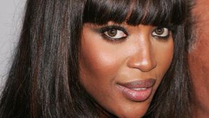 Model Kontroversial Naomi Campbell Genap 50 Tahun, Wajahnya Awet Muda