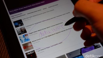 Dengan S Pen, pengguna bisa corat-coret di tablet ini. Foto: Adi Fida Rahman/detikINET