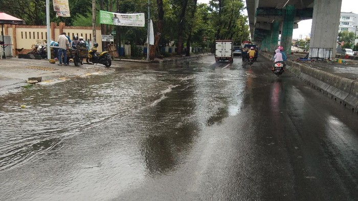 Hujan Lebat Guyur Makassar