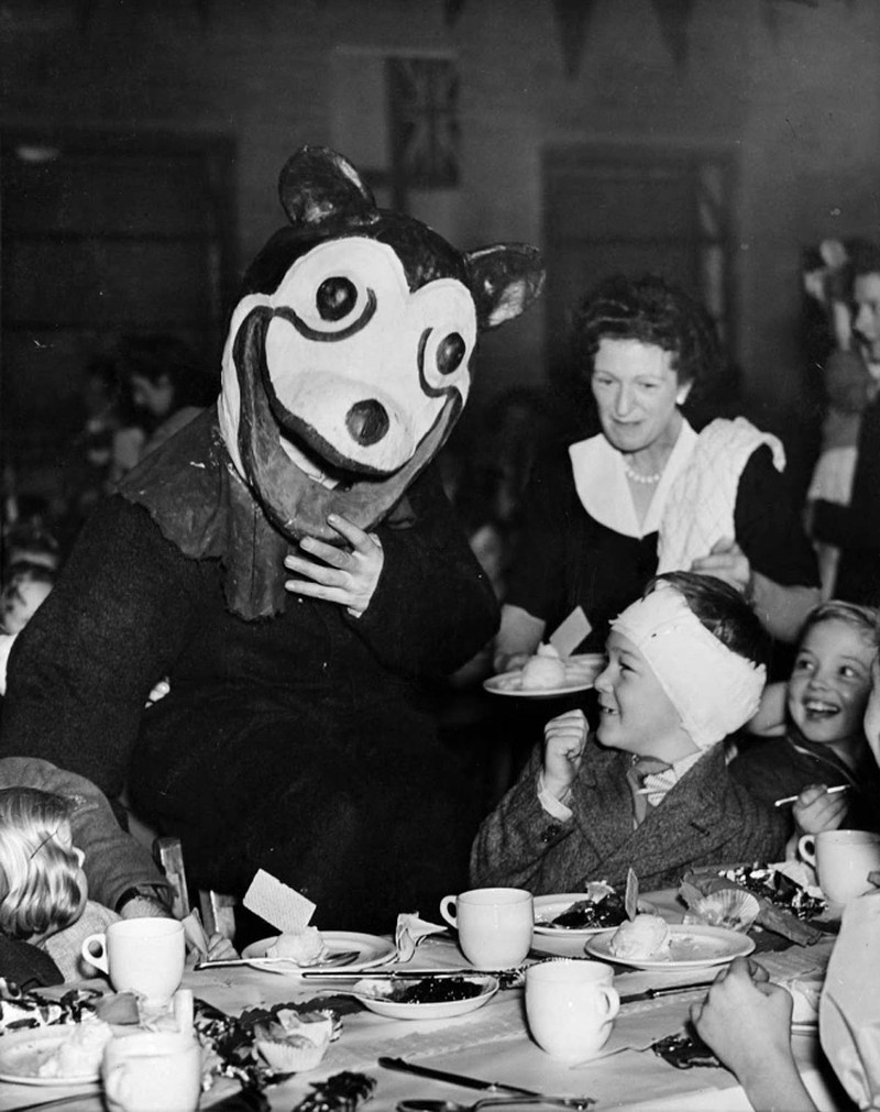 potret mickey mouse seram