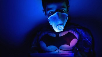 Dalam situasi karantina ini, pahlawan super yang sebenarnya adalah anak-anak kita. Fleksibilitas dan kapasitas untuk adaptasi yang mereka tunjukkan selama beberapa bulan terakhir benar-benar mengesankan. Istimewa/Dok. Boredpanda/@ajuriaguerra.