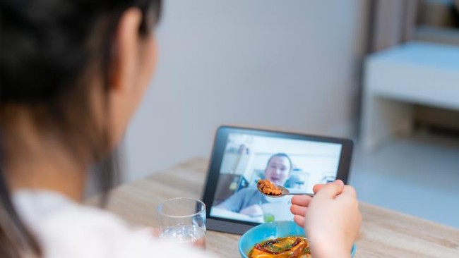 5 Tips Adakan Jamuan Makan Virtual Bareng Keluarga