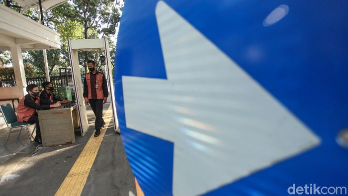 Pemerintah membatalkan cuti bersama di tanggal 22 Mei 2020. Itu artinya PNS dan pegawai BUMN pun tetap bekerja H-2 jelang lebaran.