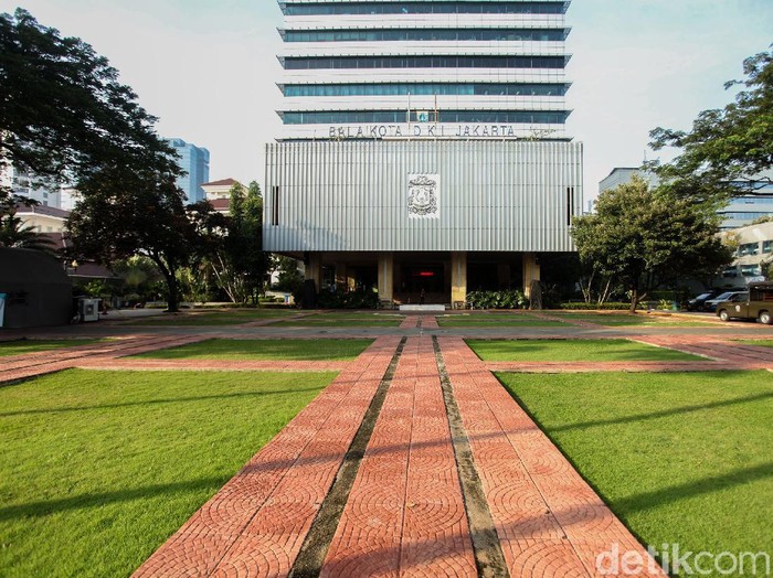 Pemerintah membatalkan cuti bersama di tanggal 22 Mei 2020. Itu artinya PNS dan pegawai BUMN pun tetap bekerja H-2 jelang lebaran.