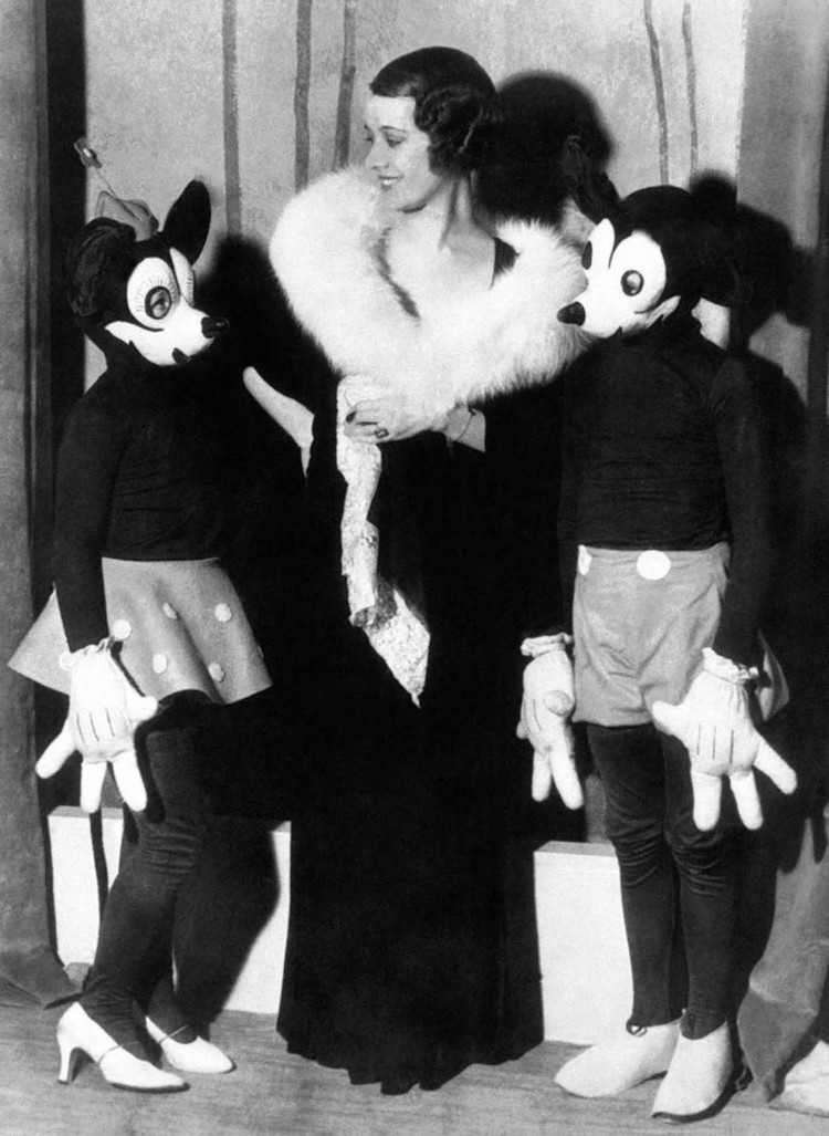 potret mickey mouse seram potret mickey mouse seram
