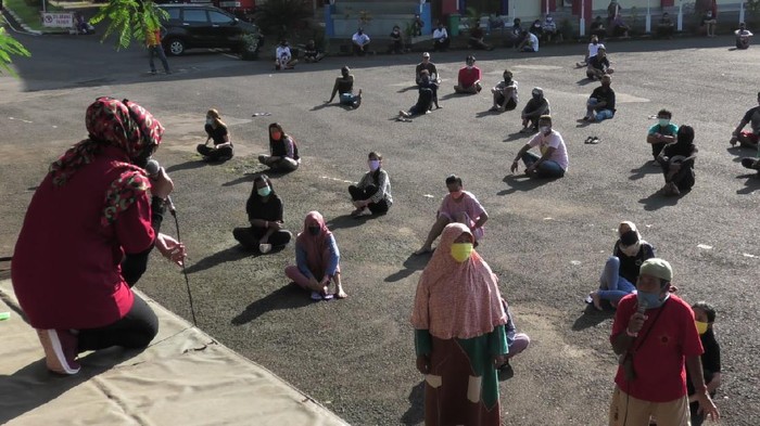 Ratusan pemudik menjalani karantina di GOR Satria Purwokerto, Banyumas, Jumat (22/5/2020).
