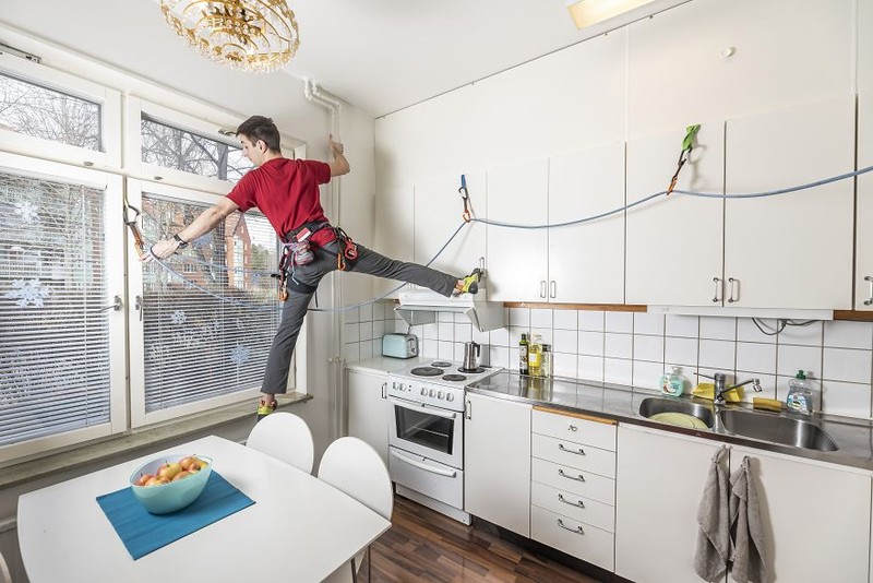 Kontes Foto Agora #StayHome menginspirasi fotografer agar tetap kreatif dari rumah dan mendokumentasikan situasi yang belum pernah terjadi sebelumnya.