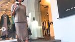 Pesona Hwang Jung Eum, Pemain Mystic Pop-up Bar Saat Kulineran