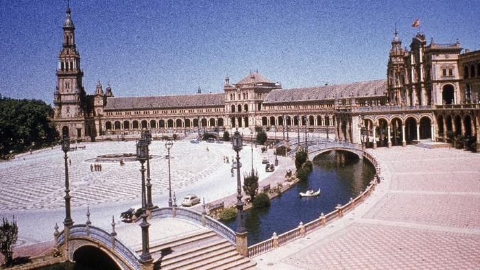 Wide shot view of the Plaza de Espana, Seville, Spain. (Photo by Harvey Meston/Getty Images)