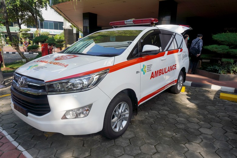 Kijang Innova Jadi Mobil Ambulans Kijang Innova Jadi Mobil Ambulans