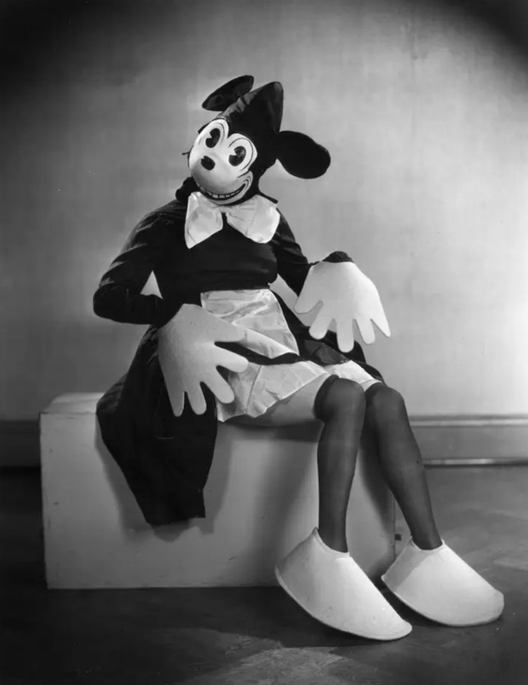 potret mickey mouse seram potret mickey mouse seram