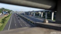 Penampakan Tol Japek yang Terpantau Lengang Jelang Lebaran