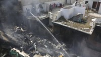 Pesawat itu terbang dari Lahore. Kecelakaan ini terjadi usai negara ini mengizinkan penerbangan komersial domestik.